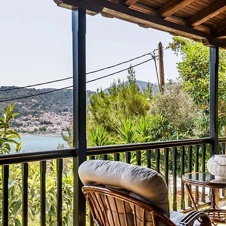 Ourania سكوبيلوس تاون